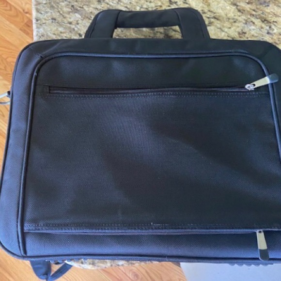 Dell Laptop Bag 17 x 13 x 3 - Picture 5 of 7